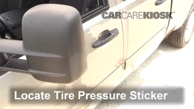 2013 GMC Sierra 3500 HD SLT 6.6L V8 Turbo Diesel Crew Cab Pickup Neumáticos y ruedas Controlar presión de neumáticos